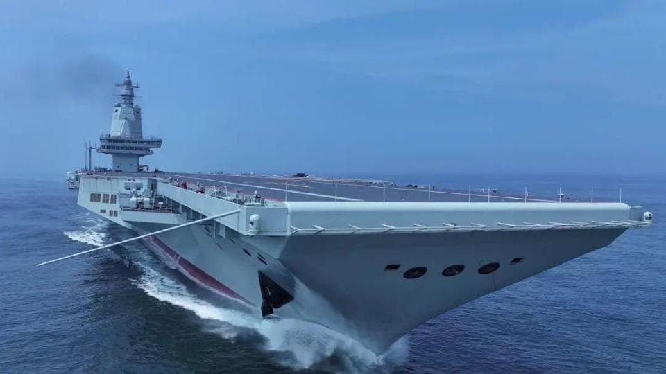 福建舰首次海试三大亮点：稳定性良好、动力系统可靠、海军官兵操舰