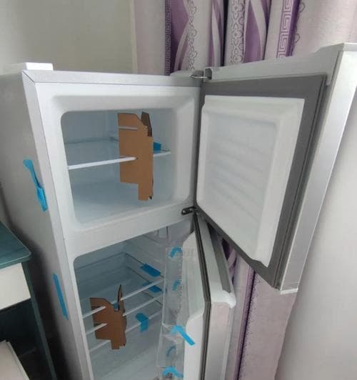 冰箱里水冻住了，如何处理（快速解冻的小技巧）