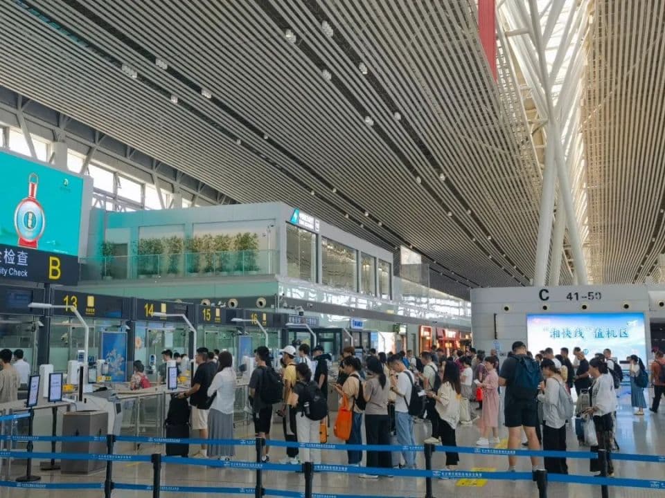 划算！长沙出发机票价格大跳水，坐飞机比高铁还便宜