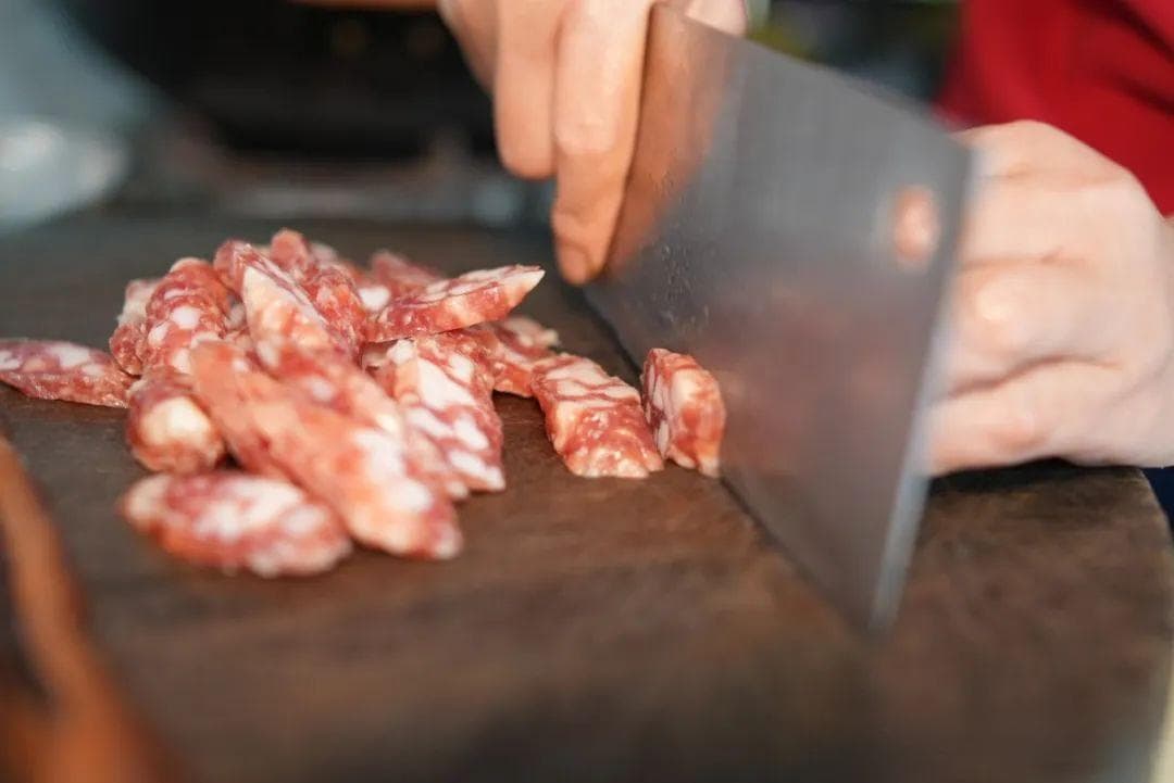 鹤山址山腊味煲仔饭：砂锅慢炖出三香年味