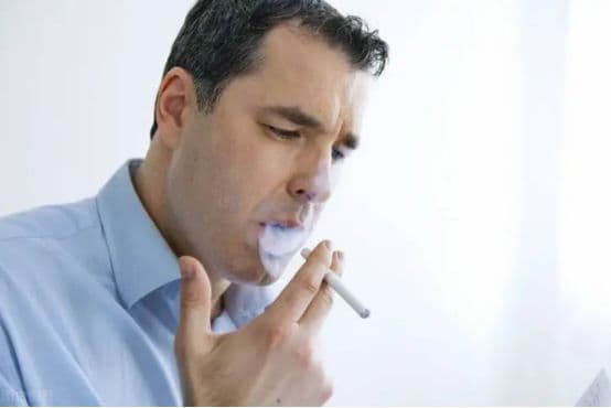 张景龙医生：吸烟对脑血管的危害究竟有多大，远超你的想象！