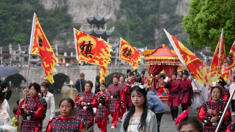 贵州镇远古城以非遗为媒打造文旅新名片