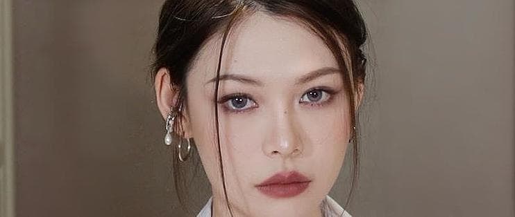掌握清冷感妆容全攻略：从护肤到眼线步骤详解