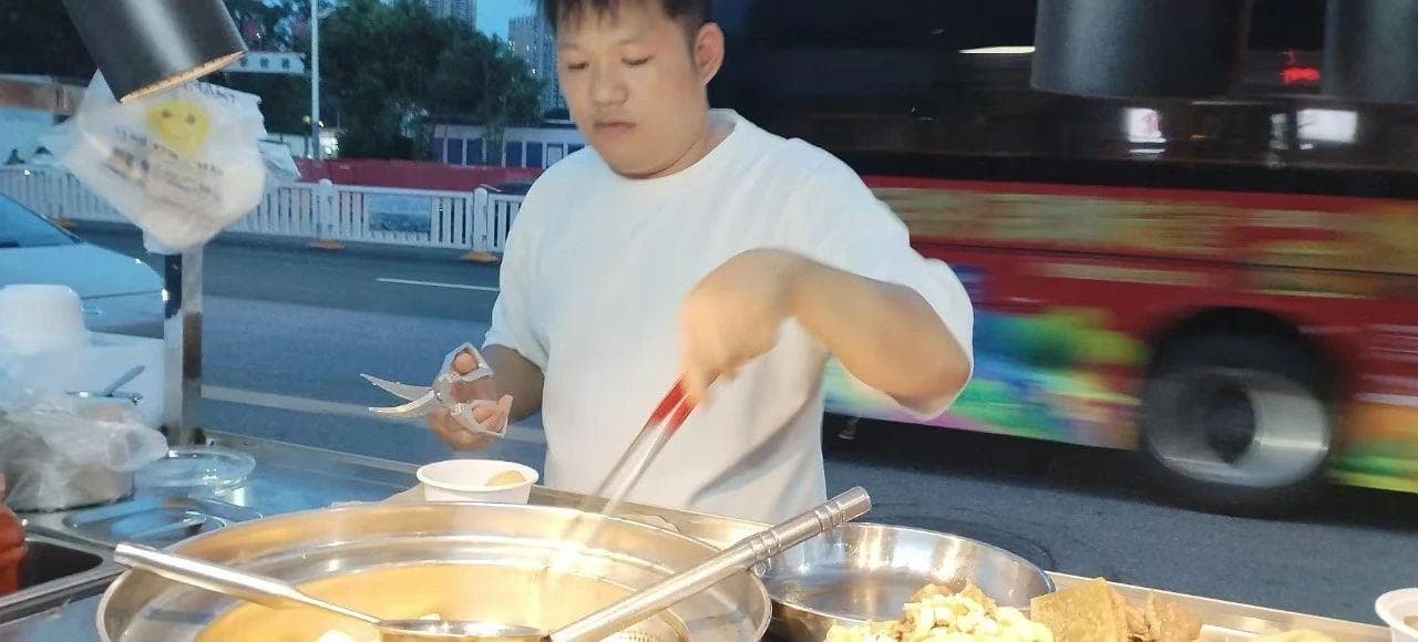 从摆摊到网红：一个普通摊主的逆袭之路