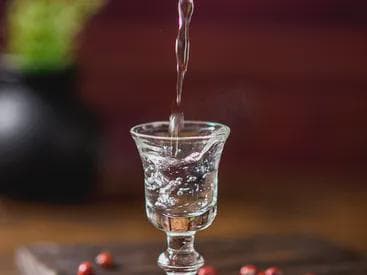 白酒没有保质期！各香型白酒最佳存放时间为多久呢？
