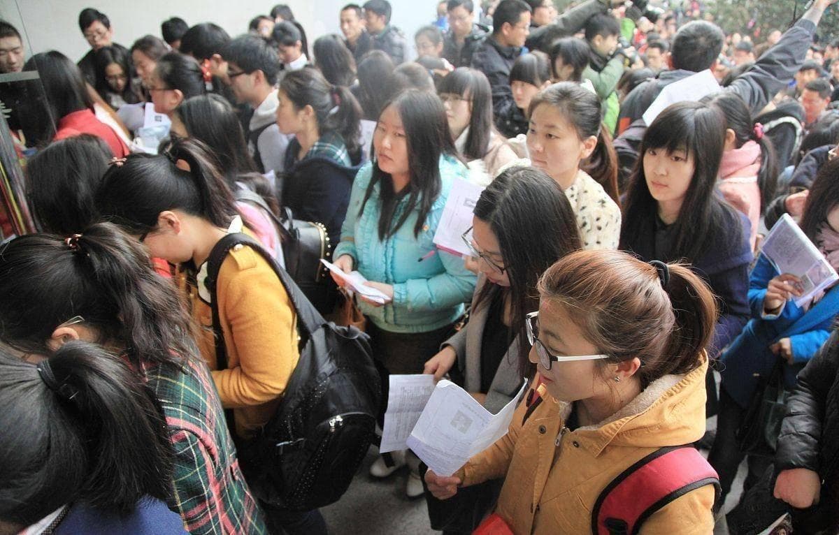 国考发生多项变化，事关2025省考，网友直呼“铁饭碗”太难