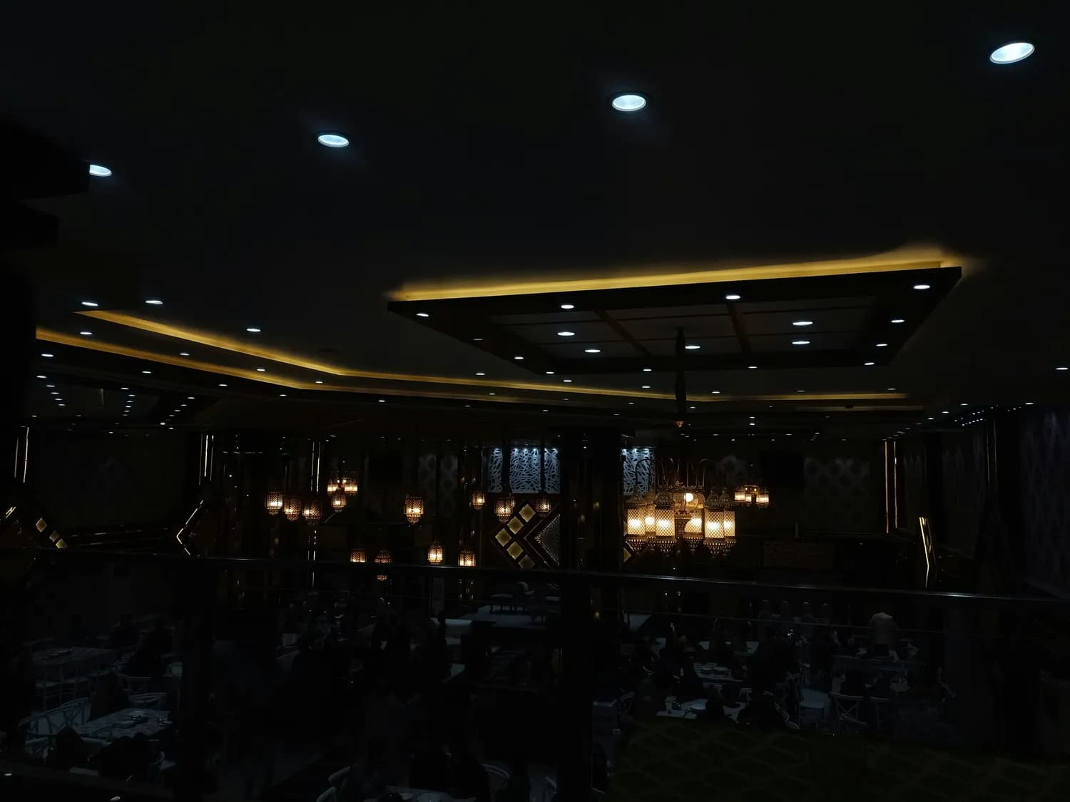 虞书欣爷爷现身《永夜星河》庆功宴，祖孙情深引关注