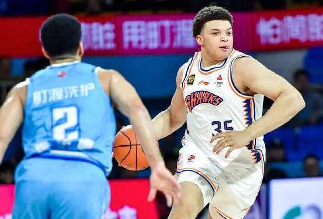 从NBA落选秀到CBA全明星：洛夫顿的逆袭之路