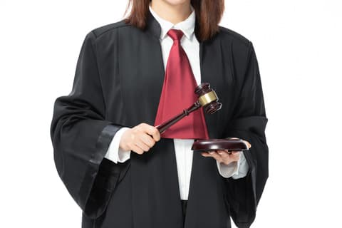 起诉时如何获取对方信息？律师能提供哪些帮助？