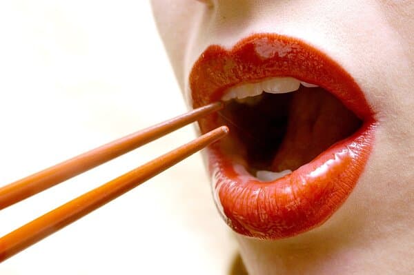 进食时唾液分泌增多的五大原因及应对方法