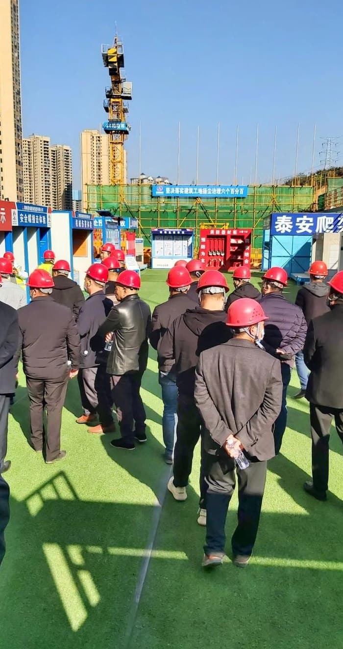 工地安全帽颜色编码：不同颜色代表的职位与等级