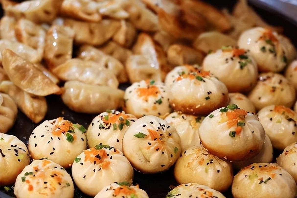 寻味魔都 | 上海旅游必吃十大美食指南：从烟火小吃到本帮经典