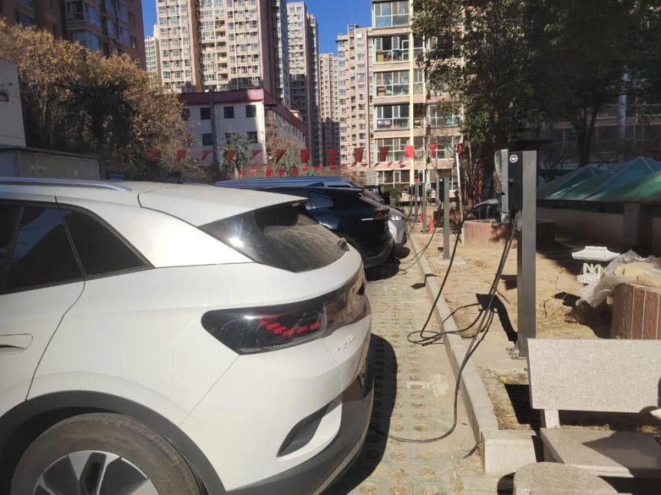 新闻调查：新能源汽车下乡这5年……