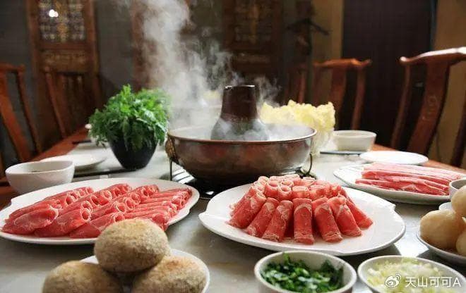 北京涮羊肉排名前十强：从老北京胡同到现代餐厅的美食之旅