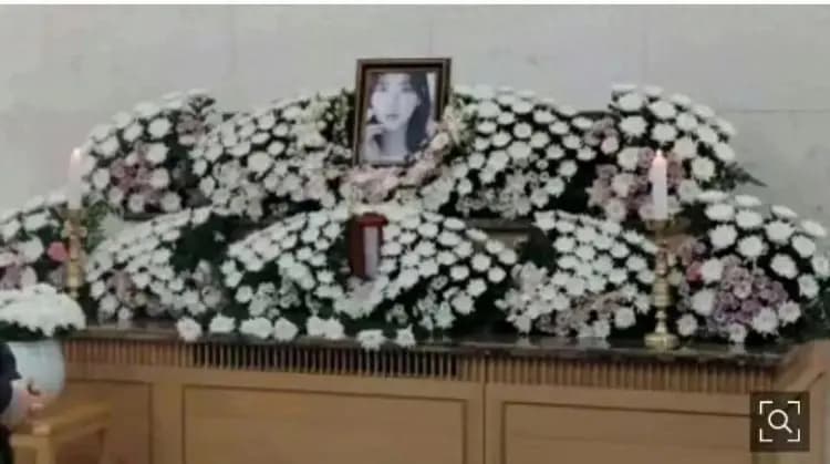 金赛纶出殡：八人抬棺，仪式简单，送行者寥寥