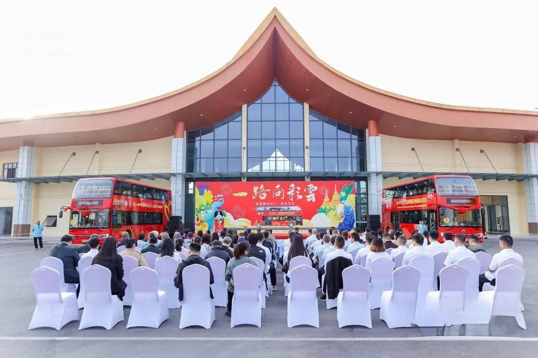 西双版纳推出双层观光巴士，打造城市旅游新亮点