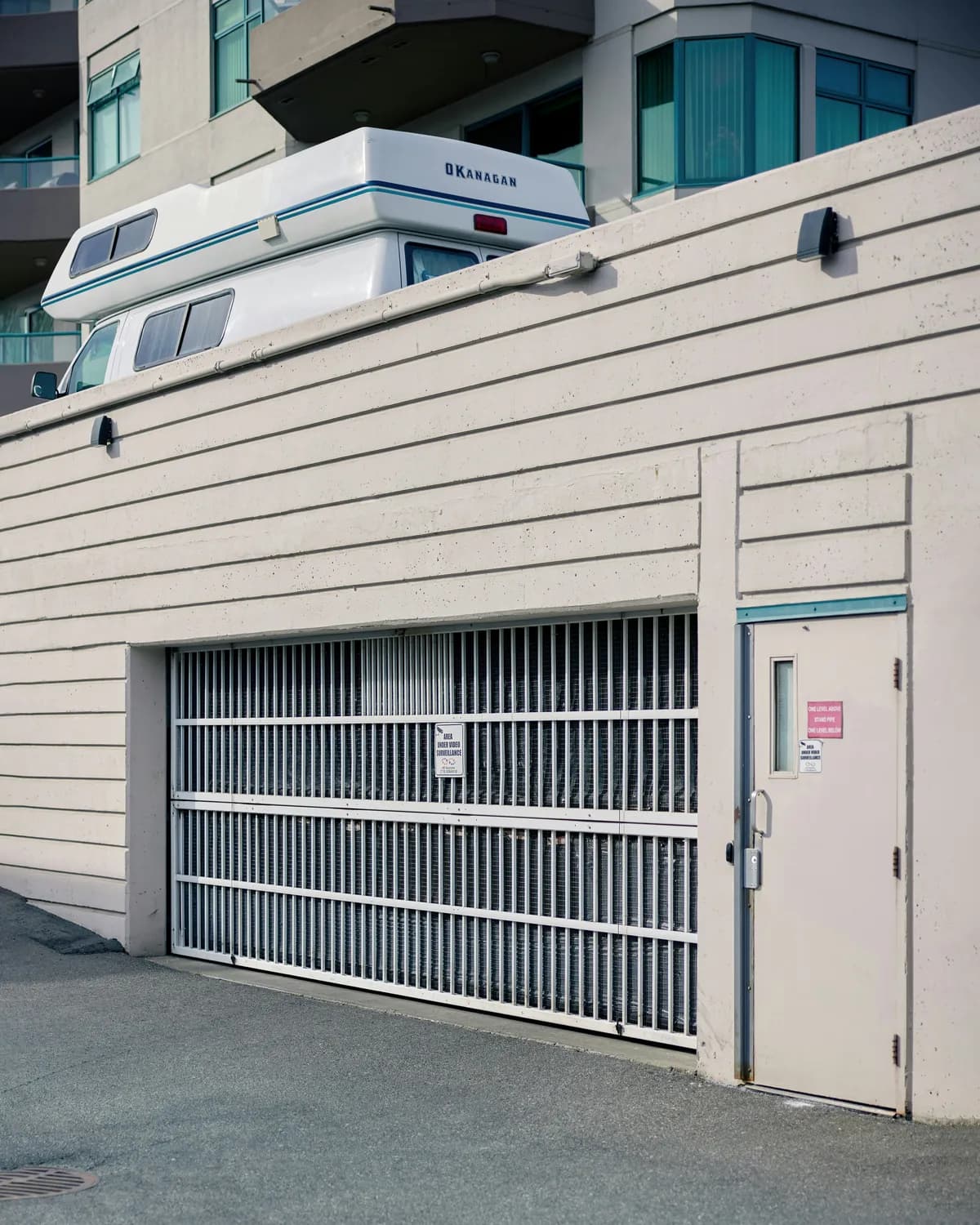 小区天台门：锁还是不锁？安全专家这样建议