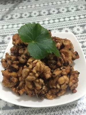 补脑健胃又美容，炒核桃的营养价值与食用禁忌