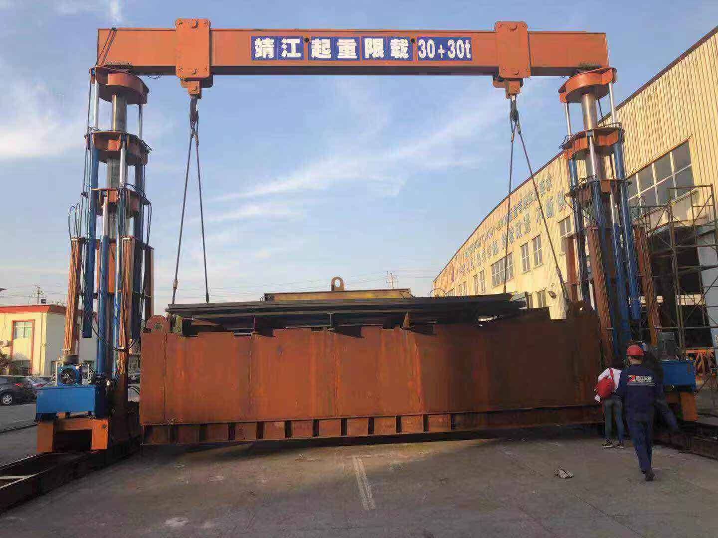 移动式与固定式液压龙门吊各自的优缺点