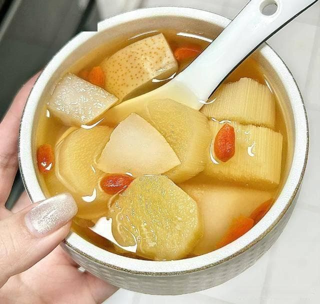 冬天降温后，建议要多喝“甘蔗水”，止咳润肺，增强免疫少生病