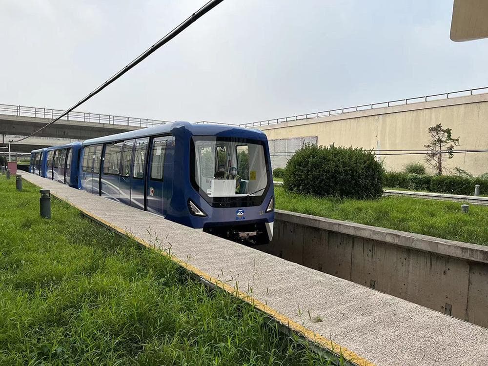 首都机场升级楼间转运：小火车巴士双通道24小时运行