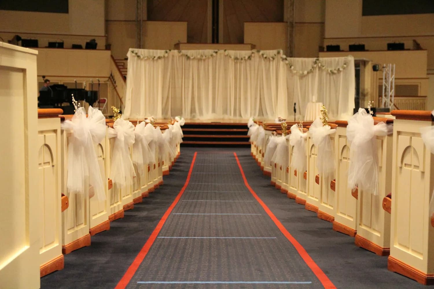 一场5000对新人的盛大婚礼：群体效应、仪式感与个性化表达如何影响新人心理？