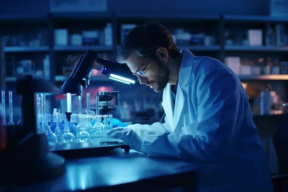 成为一名研究科学家需要具备哪些知识？