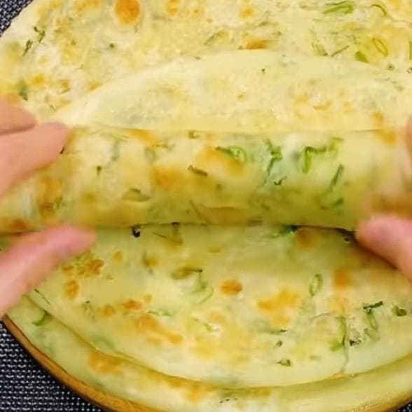 《香酥可口之葱油饼制作秘籍》