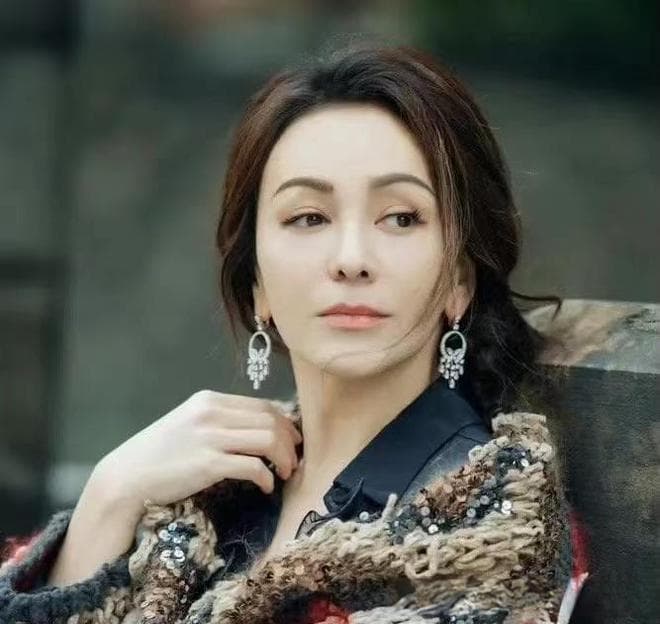 雪姨王琳再登《乘风破浪的姐姐》：54岁仍能乘风破浪