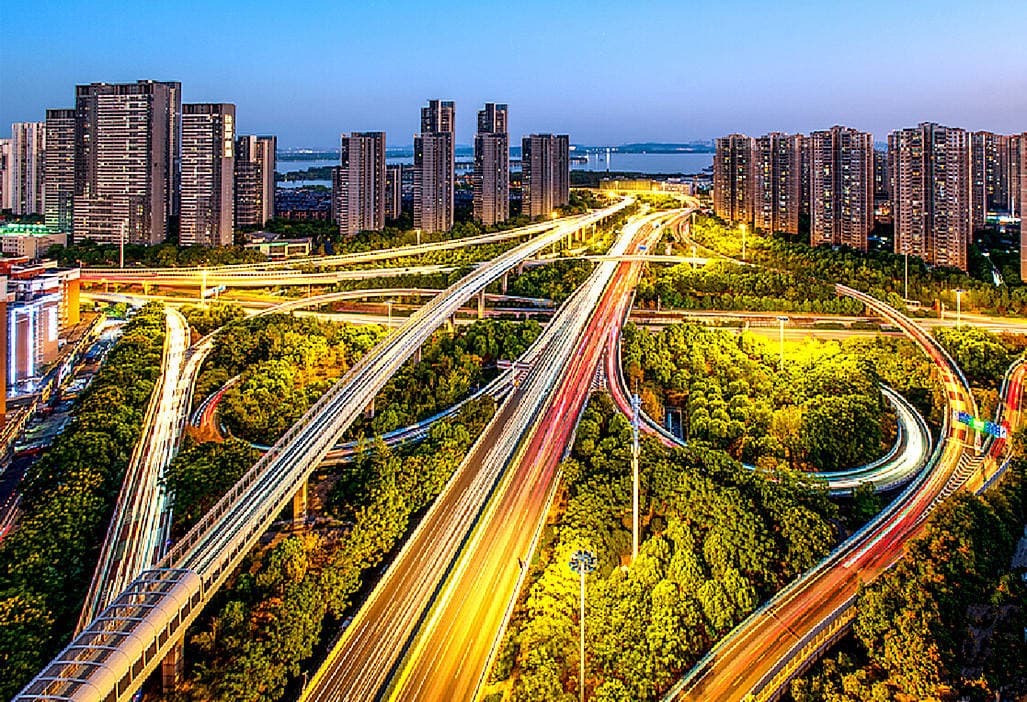 别搞混了，“九省通衢”指的是武汉市，“九州通衢”指的是湖北省