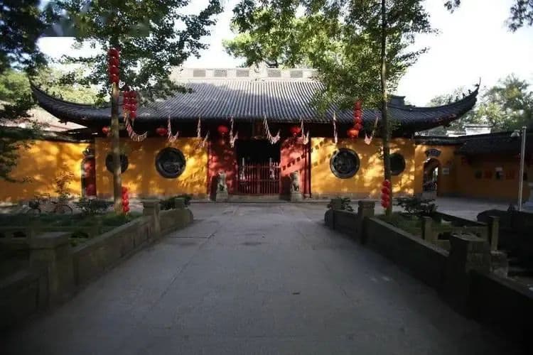 杭州灵隐寺：一座充满故事的寺庙