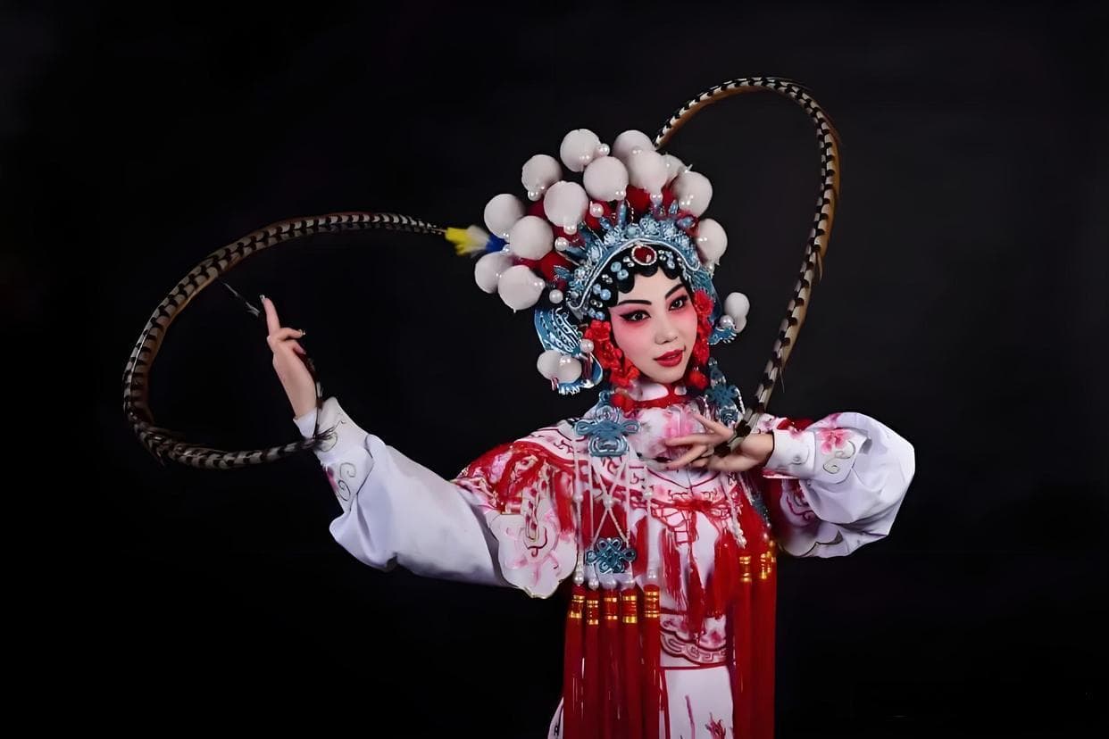 花旦与青衣：中国戏曲中的绝代双骄
