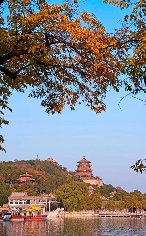 北京的秋天写了哪些景物？北京秋日胜景：红叶、蓝天、多彩的秋色！