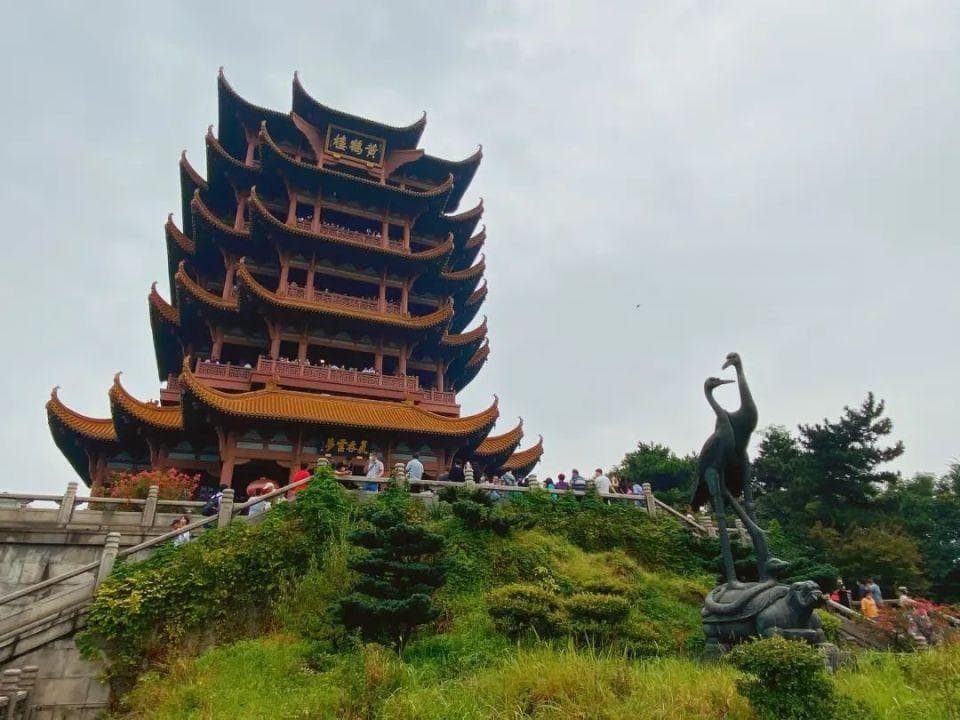 武汉黄鹤楼：1800年历史见证，现代重建引争议