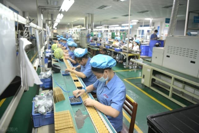 八小时工作制我们真正落实了吗？为什么说在当下，这并不重要？