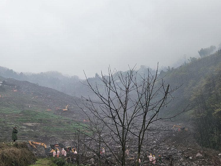 直击四川筠连山体滑坡救援现场：搜救、保障、安置，一样都不少