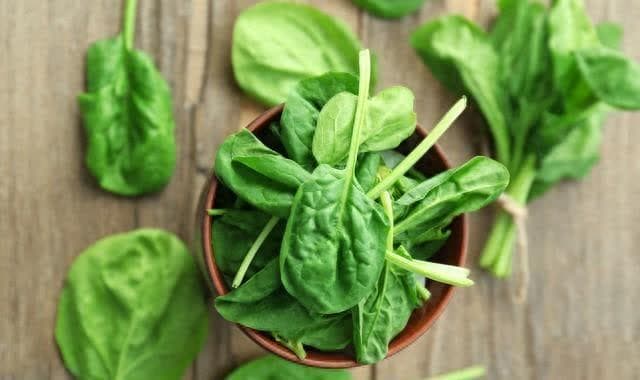菠菜真的能补铁吗？其实它真正的营养是这个！建议这样吃