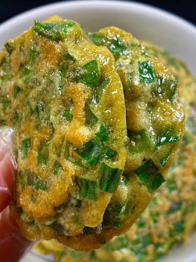 家常韭菜鸡蛋饼：从准备到出锅的制作详解