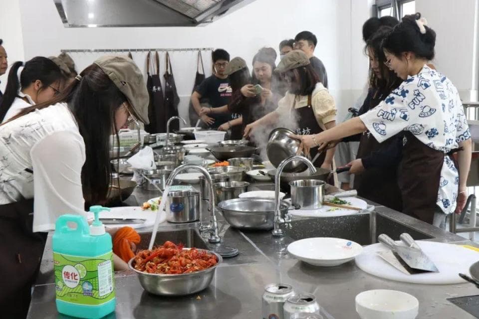 大学里的"共享厨房"为何场场爆满？