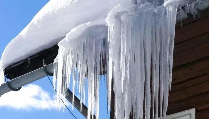 警惕！小心楼顶落雪坠冰
