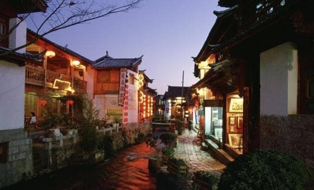 中国最适合隐居的三个城市，住下了就不想离开，你知道是哪里吗？