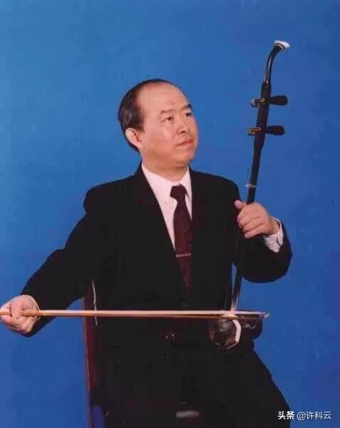 如何去除二胡上的松香粉？