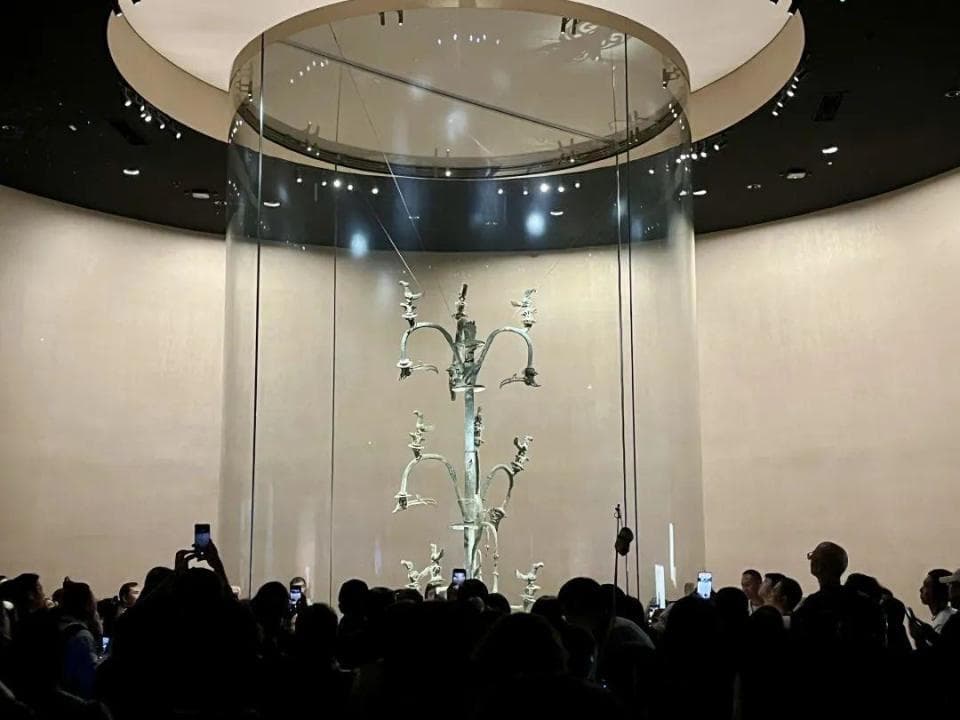三星堆出土青铜器为何都是祭祀品？揭秘古蜀文明的“神权密码”