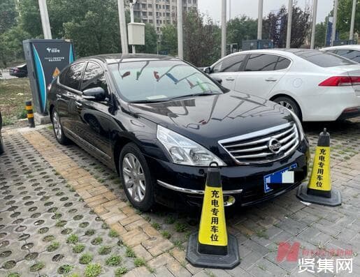 新规下的北京充电桩难题：半数充电位被燃油车占用，运营商有苦难言