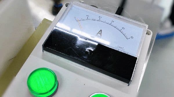 冷却水温度对CO₂激光器功率的影响