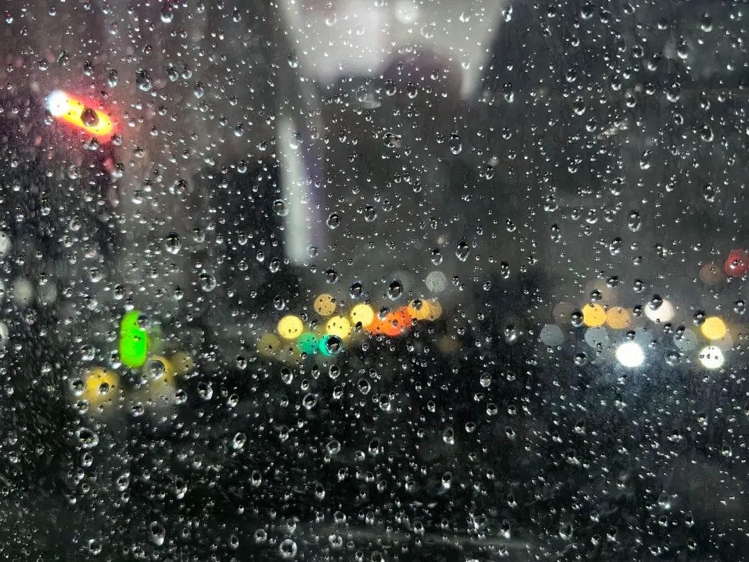 10首经典秋雨诗词，10种不同心境，句句意境悠远，字字美不可言！