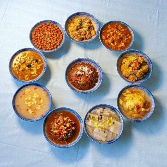 山西美食：面食、小吃、肉类、糕点的完美融合