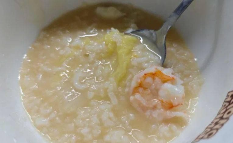 宝宝辅食新宠：营养满满的苹果鲜虾粥