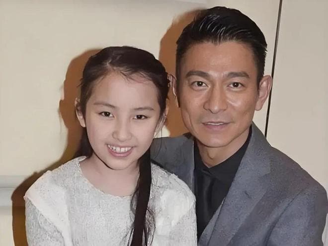 刘德华12岁女儿亮相博物馆，天王言传身教培养多才多艺 heirs