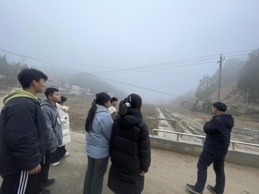 讲台搬进灾区，课堂设在现场——湖南水电职院“移动课堂”融合专业思政教学新模式